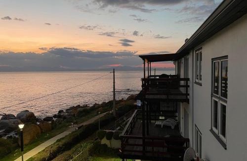 Fish Hoek Apartment | Premier Oceanfront Retreat: Guest Rated 9.5/10