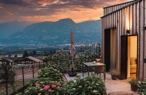 Cermes House | Cozy Holiday Residence on the Slope with Family Amenities