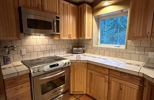 Black Hawk Cabin | Ideal Retreat: Hot Tub, Sauna & 8 Mins to Nederland