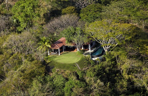Samara House | Serene Hilltop Retreat with Ocean Views and Spa Amenities