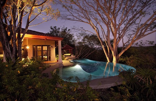Samara House | Serene Hilltop Retreat with Ocean Views and Spa Amenities