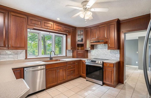 Niles House | Perfect Michigan Escape: Private Pool & Hot Tub for 16