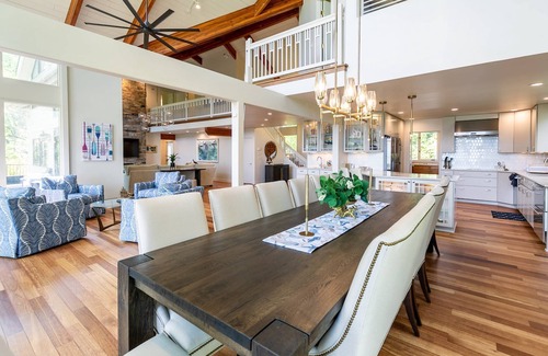 Edgewater House | Experience Waterfront Bliss in Edgewater with Hot Tub & Pier