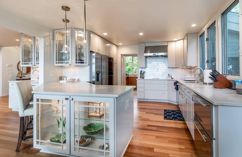Edgewater House | Experience Waterfront Bliss in Edgewater with Hot Tub & Pier