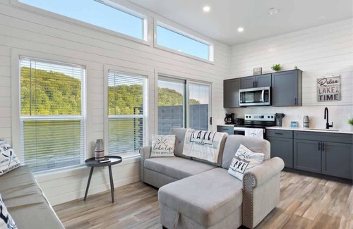 Russell Springs House | On-Water 20 Summary: