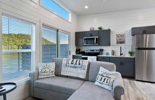 Russell Springs House | On-Water 20 Summary: