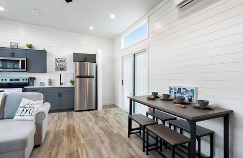 Russell Springs House | On-Water 20 Summary: