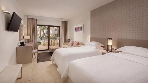 Fuente Alamo de Murcia Hotel | Relax at Ona Hacienda del Álamo Golf Resort - 4-Star Retreat