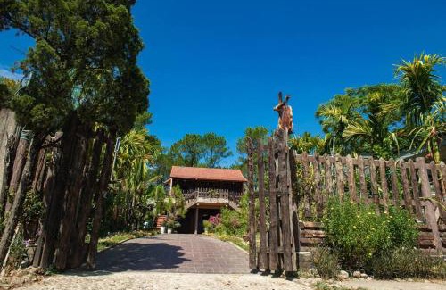 Huong Thuy House | Charming ONA HOME: Hue-Styled Garden House Near Pine Hill