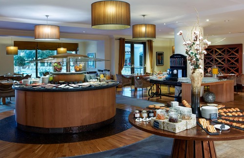 Torre-Pacheco Apartment | Relax at Ona Mar Menor with Ocean Views & Spa Amenities