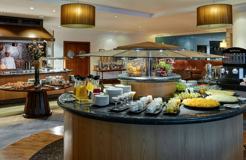 Torre-Pacheco Apartment | Relax at Ona Mar Menor with Ocean Views & Spa Amenities