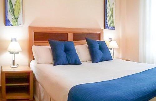 Denia Apartment | Relaxing Ona Ogisaka Garden: Pool, Restaurant & Family Fun