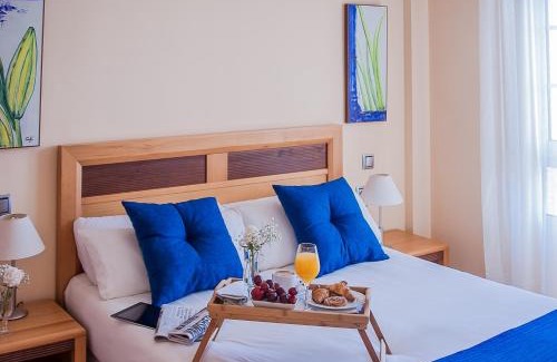 Denia Apartment | Relaxing Ona Ogisaka Garden: Pool, Restaurant & Family Fun