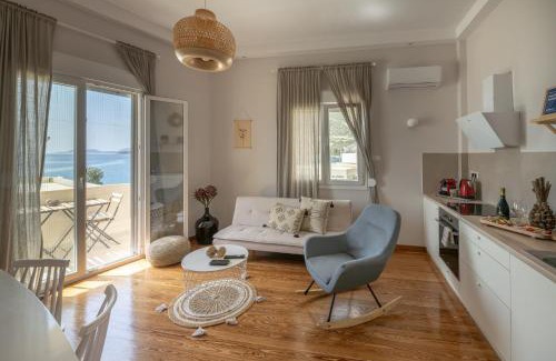 Loutraki Apartment | Oceanfront Onar Beachfront Residence: Guest Rated 9.7/10