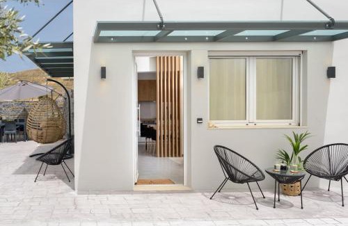 Kokkini Chani Apartment | Onar Elegant Beachside Home