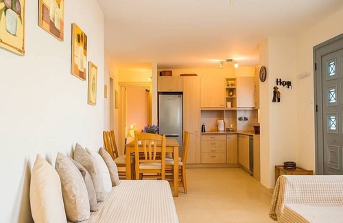 Xylokastro-Evrostina House | Mike Poolside Getaway at Onar Zin Seabliss: 10/10 Rated
