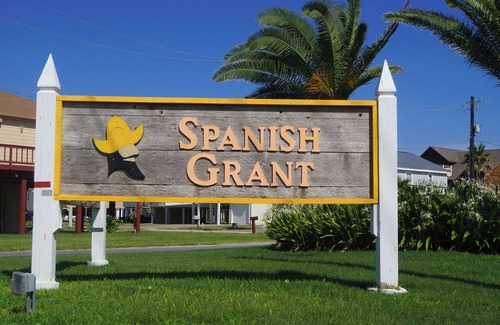 Spanish Grant Cottage | Relax at Once Upon a Tide: Oceanfront Pool & Breakfast