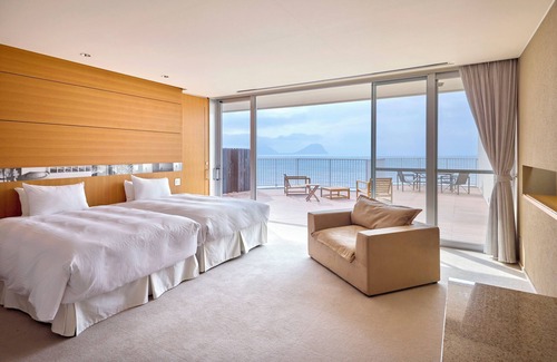 Hamasaki House | Discover Ryokan Uohan: Rated 9/10 with Pool & Hot Tub