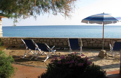Seccheto Apartment | Experience Onda Su Onda Appartamenti: Oceanfront Bliss
