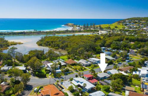 Crescent Head House | Pet-Friendly Ondine: Family Fun at 4 Belmore Street