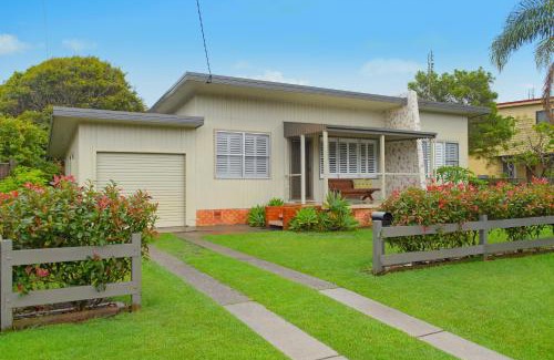 Crescent Head House | Pet-Friendly Ondine: Family Fun at 4 Belmore Street