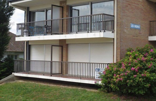 Le Crotoy Apartment | ONDINES1: Beautiful Apartment with Marina Views & Pet Friendly