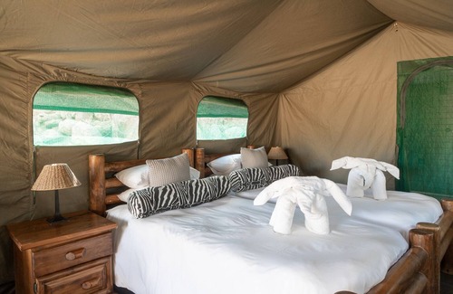 Kamanjab Cabin | Discover Ondundu Lodge: Rated 9.6/10 with Pool & Restaurant