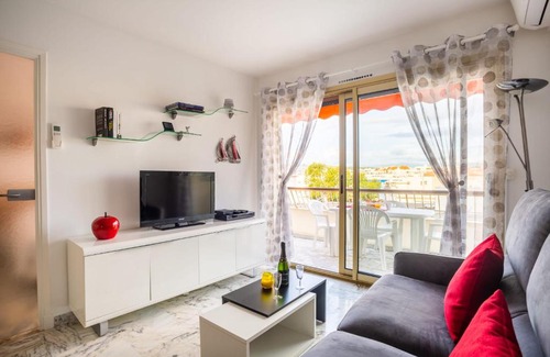 Cannes Apartment | Pet-Friendly 4-Star One BDRM Flat near Beaches
