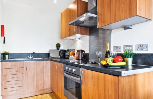 Theatreland Birmingham Apartment | Cozy One Bed Apartment at Arcadian with Parking & Balcony