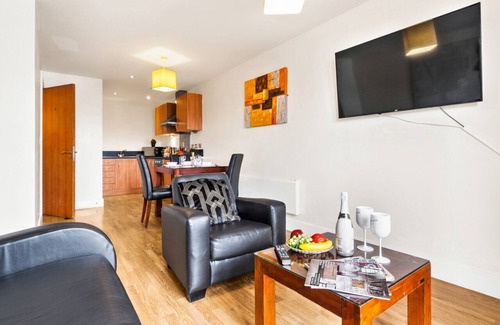 Theatreland Birmingham Apartment | Cozy One Bed Apartment at Arcadian with Parking & Balcony