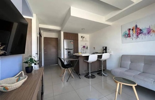 Suramericana Apartment | One Bed Apartment with Breathtaking Medellin Views