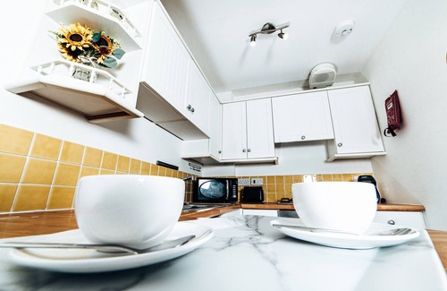 Perth Apartment | Cozy One Bed Apartment with Balcony & Family-Friendly Amenities