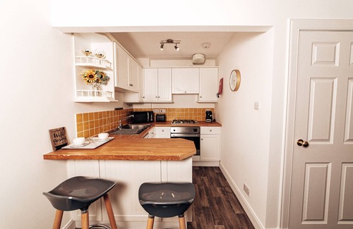 Perth Apartment | Cozy One Bed Apartment with Balcony & Family-Friendly Amenities