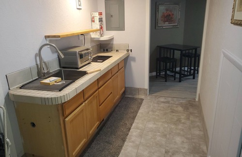Coeur d'Alene House | Cozy One Bedroom Lower Unit with Kitchenette & Spa Access