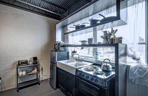 Greater Belhaven Apartment | Cozy Studio Apartment Above Coffee Shop in City Center