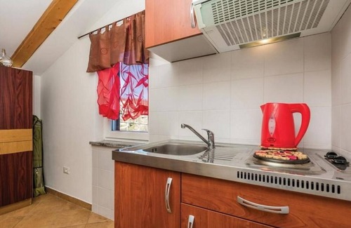 Zagore Apartment | Scenic One Bedroom Apartment with Balcony & Sea View