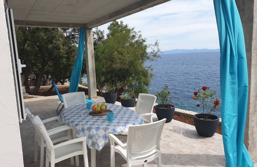 Orebic Apartment | Beachside One Bedroom Apartment with Ocean View in Potočine