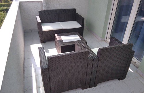 Kastel Stafilic Apartment | Cozy One Bedroom Apartment with Balcony in Kaštel Štafilić