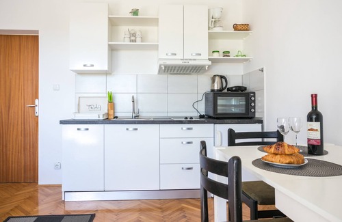 Kastel Stafilic Apartment | Sea View Apartment with Terrace in Kaštel Štafilić