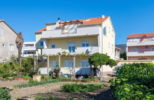 Kastel Stafilic Apartment | Sea View Apartment with Terrace in Kaštel Štafilić