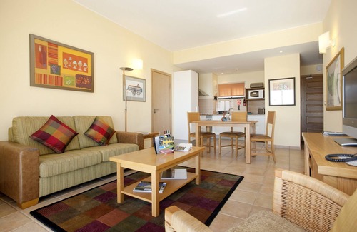 Camara de Lobos Apartment | Scenic One Bedroom Apartment at Cabo Girão with Pool Access