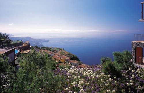 Camara de Lobos Apartment | Scenic One Bedroom Apartment at Cabo Girão with Pool Access