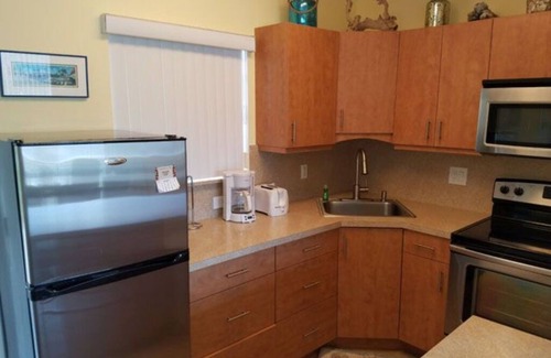 Hillsboro Beach Apartment | Cozy One Bedroom Apartment #201 with Family Amenities