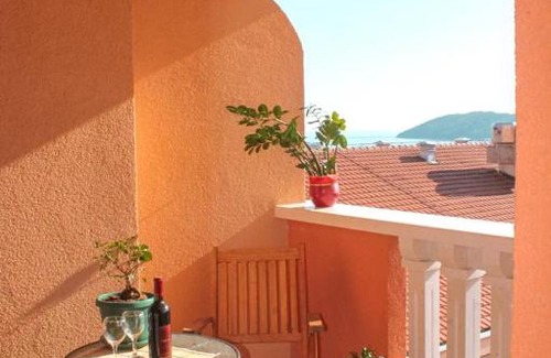 Rozino Apartment | Oceanview Apartment with Child-Friendly Amenities