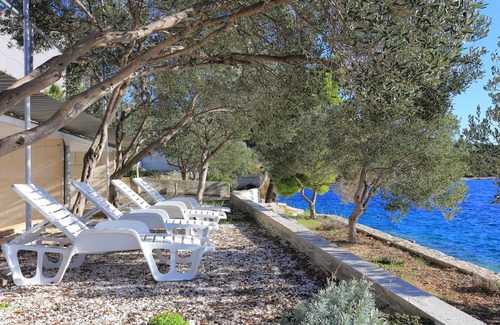 Okrug Donji Apartment | Beachfront One Bedroom Apartment in Okrug Donji, Čiovo