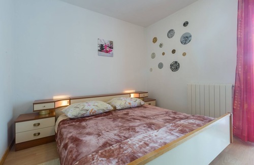 Vosteni Apartment | Cozy One Bedroom Apartment with Terrace in Sveti Lovreč