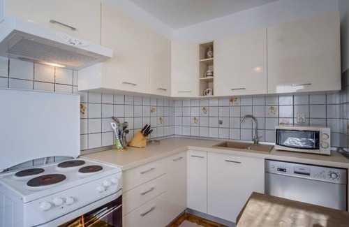 Cove Murtar Apartment | Elevate Your Stay: One Bedroom Apartment with Sea View