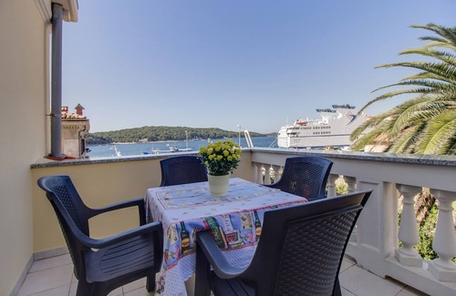 Cove Murtar Apartment | Elevate Your Stay: One Bedroom Apartment with Sea View