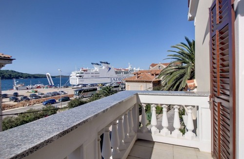 Cove Murtar Apartment | Elevate Your Stay: One Bedroom Apartment with Sea View