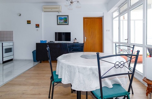 Jadranovo Apartment | Scenic One-Bedroom Apartment with Terrace & Ocean View